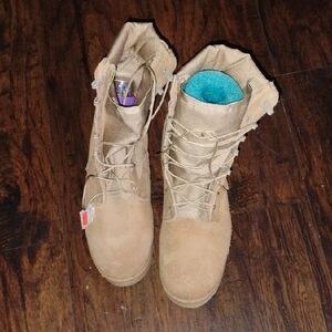Vibram Mens Tan Combat Boots